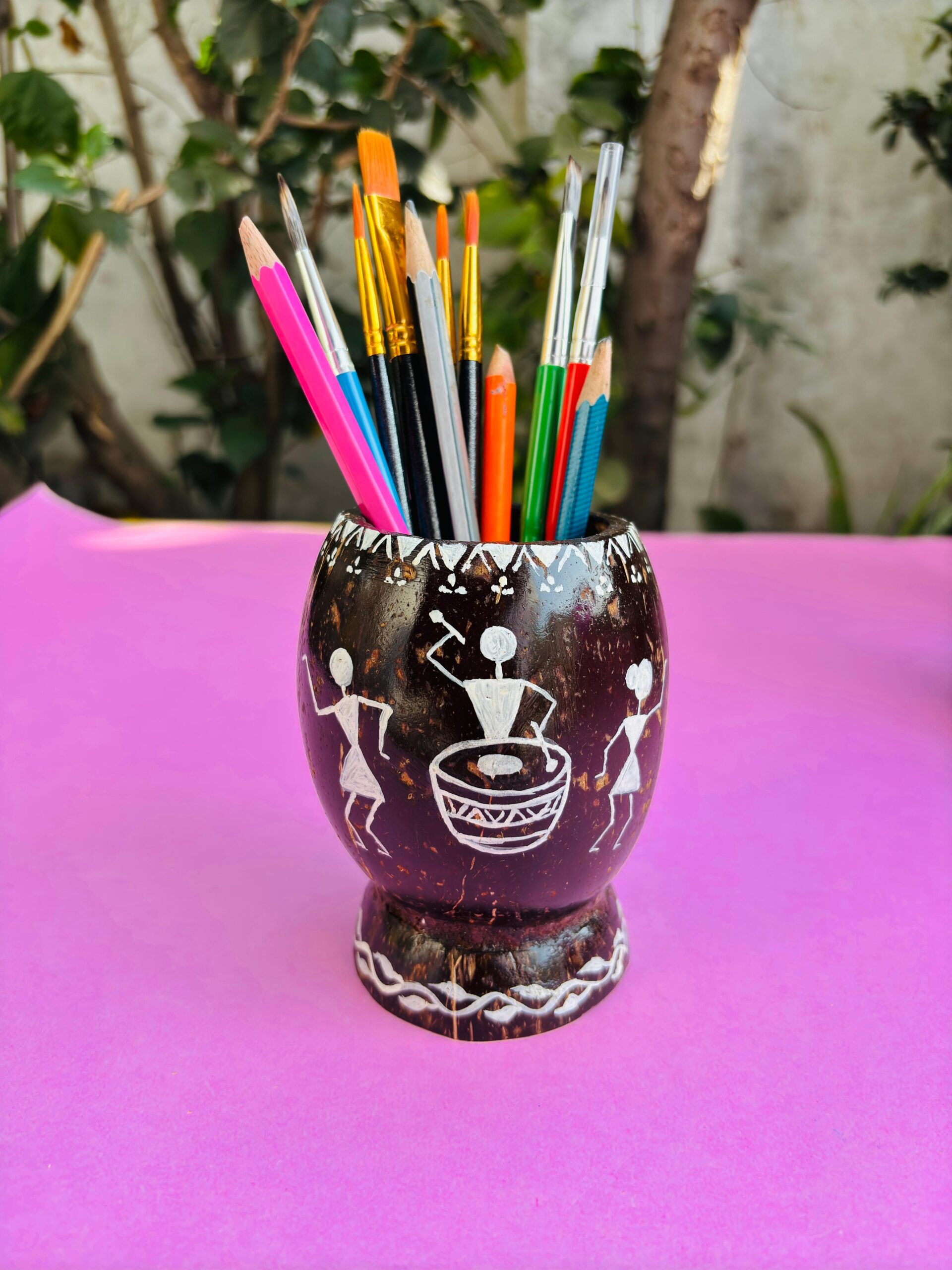 narikela art pen stand